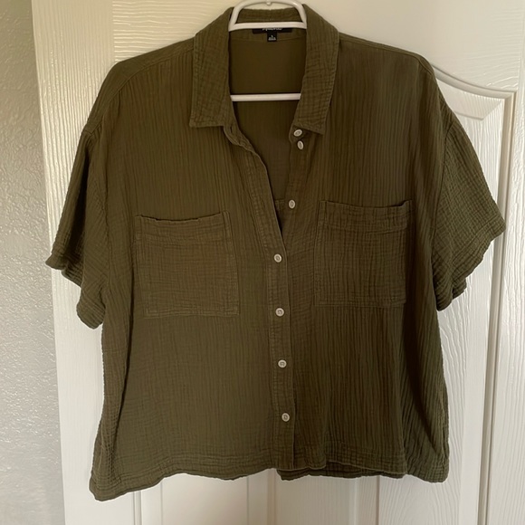 Madewell Tops - Madewell light spun camp shirt
